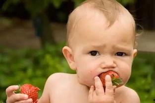 娱乐吃瓜君宝宝倒水